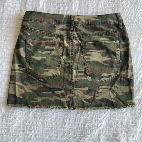 Camo Mini Skirt - Picture 2 of 3